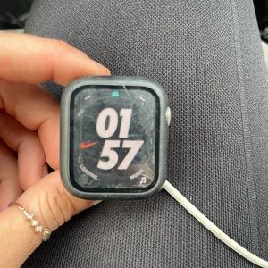 Apple Watch Series 4 Nike + 44mm, GPS & Cellular **CRACKED screen